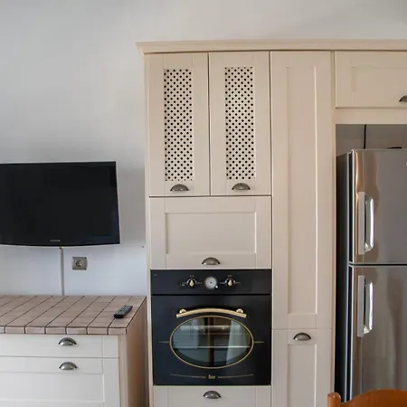 Lefkes Seaside Apartment