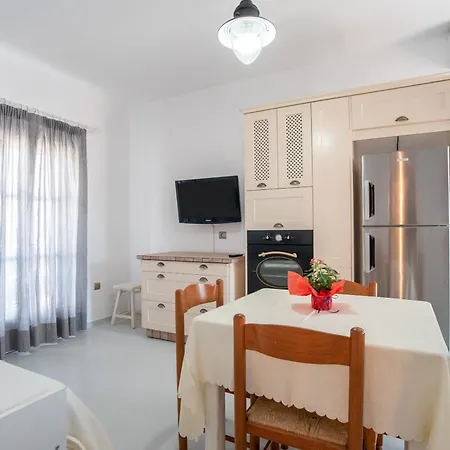 Lefkes Seaside Apartment